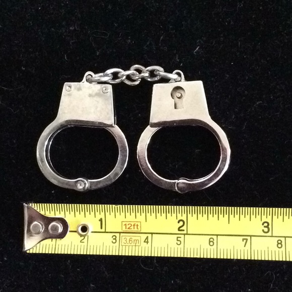 Miniature silver handcuffs with 2 keys - Picture 7 of 8